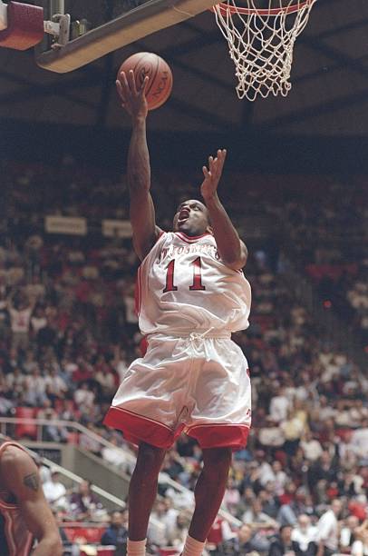 mar-1997-guard-rashid-bey-of-the-st-josephs-hawks-drives-to-basket-a-picture-id298508